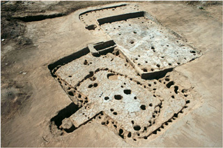 Photograph: Hohokam pit house excavations at Mescal Wash, Arizona