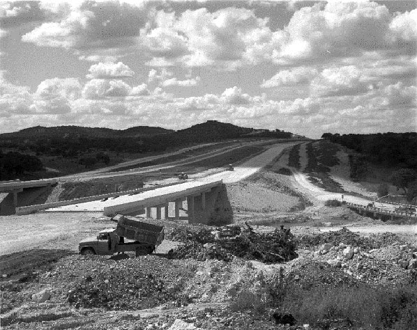 Functional bridges constructed along Texas Interstate 10 were an integral part of this new limited access highway.  (Image courtesy of the Texas Department of Transportation.)