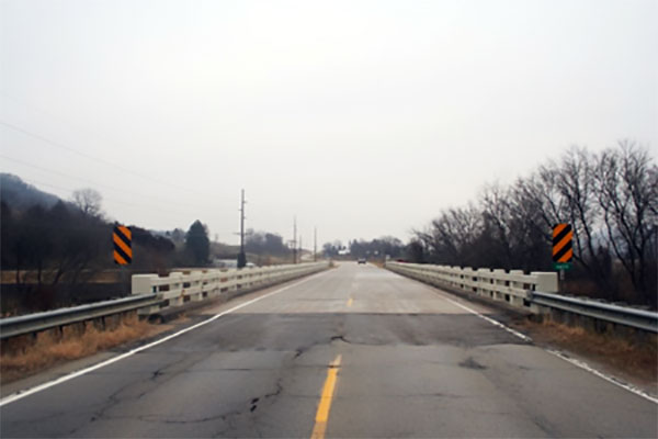 Designers favored simple and unobtrusive types so as to not distract drivers (HAER MN-121 left and HAER MN-124 right).  (Images courtesy of Mead & Hunt, Inc.)