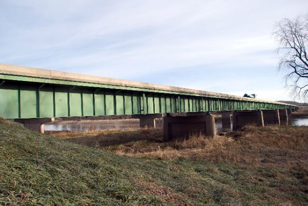 Steel fabricated (built-up) girders are built by riveting or welding web and flange pieces together (HAER IA-99).  (Image courtesy of Louis Berger.)