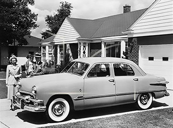 Increased prosperity, along with the quest for the American dream of home ownership, led families to move to newly developed suburbs.  (Image courtesy of Bettmann/Corbis / AP Image 5011100228.)
