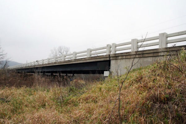 Steel beams, a long established type, were less common in the postwar period than their concrete counterparts (HAER MN- 124).  (Image courtesy of Mead & Hunt, Inc.)