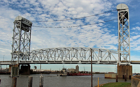 photo of the State Route 39 Inner Harbor Navigation Canal Bridge